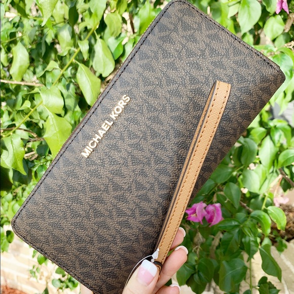 Gaby’sBags👜💕-NWT Michael Kors Tote&Wallet - Picture 8 of 8